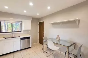 718 Cobblestone Cir, Glenview, IL 60025 - Photo 14