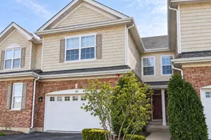 547 Bobby Ann Ct, Roselle, IL 60172 - Photo 1