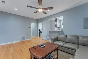 5717 N Kimball Ave, Chicago, IL 60659 - Photo 2
