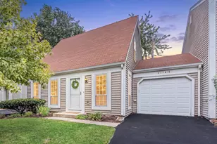 29W456 Blackthorn Ln, Warrenville, IL 60555 - Photo 1