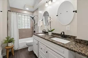 15670 W Sprucewood Ln, Libertyville, IL 60048 - Photo 16