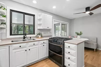 15670 W Sprucewood Lane, Libertyville, IL 60048 - Photo 6