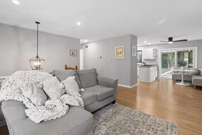 15670 W Sprucewood Lane, Libertyville, IL 60048 - Photo 2