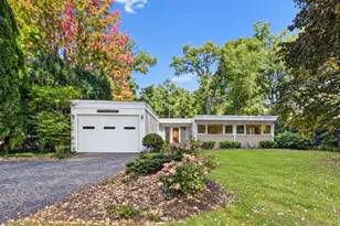 940 Ridgewood Dr, Highland Park, IL 60035 - Photo 1