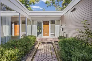 940 Ridgewood Dr, Highland Park, IL 60035 - Photo 2