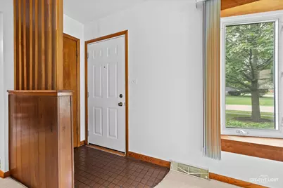 304 Crestwood Drive, Roselle, IL 60172 - Photo 4