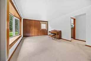 304 Crestwood Dr, Roselle, IL 60172 - Photo 8