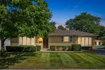304 Crestwood Drive, Roselle, IL 60172 - Photo 2