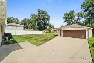 304 Crestwood Dr, Roselle, IL 60172 - Photo 28