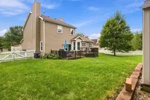 356 Wildwood Dr, North Aurora, IL 60542 - Photo 8