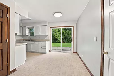 145 Shawnee Drive, Carol Stream, IL 60188 - Photo 8