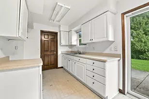 145 Shawnee Dr, Carol Stream, IL 60188 - Photo 10
