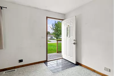 145 Shawnee Drive, Carol Stream, IL 60188 - Photo 4