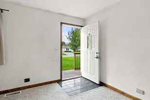 145 Shawnee Dr, Carol Stream, IL 60188 - Photo 4