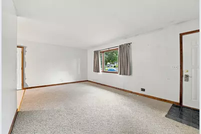 145 Shawnee Drive, Carol Stream, IL 60188 - Photo 6