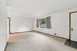 145 Shawnee Dr, Carol Stream, IL 60188 - Photo 6