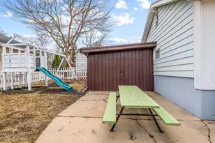 317 N Grove Ave, Freeport, IL 61032 - Photo 24