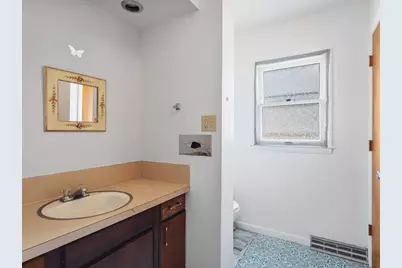 317 N Grove Avenue, Freeport, IL 61032 - Photo 12