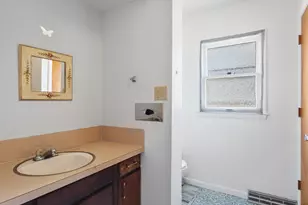 317 N Grove Ave, Freeport, IL 61032 - Photo 12