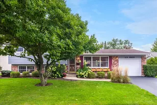 121 W Suffield Dr, Arlington Heights, IL 60004 - Photo 1