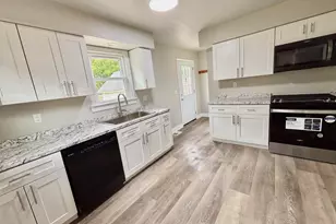 817 Chicago St, Belvidere, IL 61008 - Photo 6