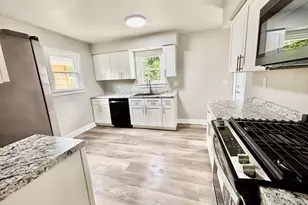 817 Chicago St, Belvidere, IL 61008 - Photo 8
