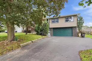 1807 Elmwood Dr, Lindenhurst, IL 60046 - Photo 1