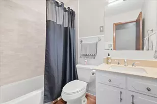 1807 Elmwood Dr, Lindenhurst, IL 60046 - Photo 16