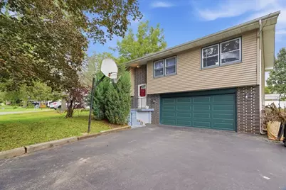 1807 Elmwood Drive, Lindenhurst, IL 60046 - Photo 2