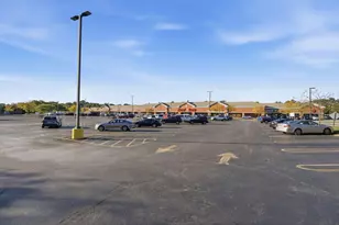 1055 Woodhill Ct, Elgin, IL 60120 - Photo 22