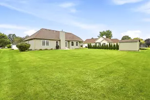 1213 Kramer Ln, Sandwich, IL 60548 - Photo 2
