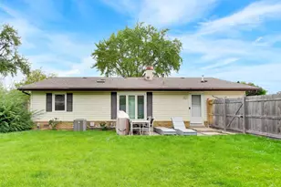 401 E Elk Grove Blvd, Elk Grove Village, IL 60007 - Photo 26