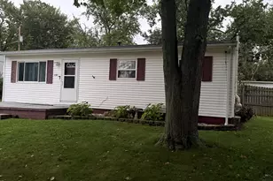 1305 Glenwood Rd, Bloomington, IL 61704 - Photo 2