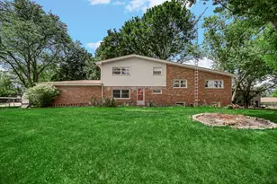 205 Sharon Dr, Sleepy Hollow, IL 60118 - Photo 16