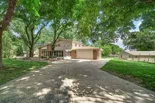 205 Sharon Dr, Sleepy Hollow, IL 60118 - Photo 2