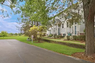 2595 N Augusta Dr, Wadsworth, IL 60083 - Photo 2