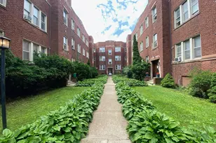 1345 1/2 W Touhy Ave, Chicago, IL 60626 - Photo 1