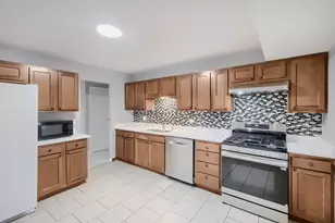 1465 William Clifford Ln, Elk Grove Village, IL 60007 - Photo 10