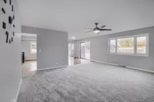 1465 William Clifford Ln, Elk Grove Village, IL 60007 - Photo 4