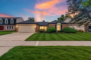 620 Cobblestone Ln, Buffalo Grove, IL 60089 - Photo 1