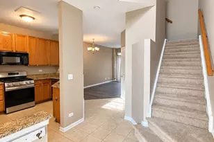 188 Stockton Dr, Grayslake, IL 60030 - Photo 2