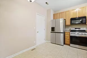 188 Stockton Dr, Grayslake, IL 60030 - Photo 4