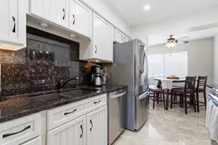 490 Tahoe Cir Dr, Wheeling, IL 60090 - Photo 12