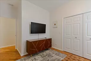 7028 N Ridge Blvd, Chicago, IL 60645 - Photo 16