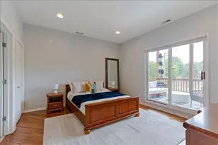 7028 N Ridge Blvd, Chicago, IL 60645 - Photo 8
