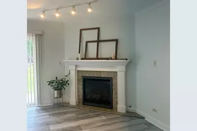 1753 Plymouth Court #D, Wheaton, IL 60187 - Photo 4