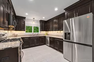 39W440 Campton Hills Dr, Campton Hills, IL 60175 - Photo 10