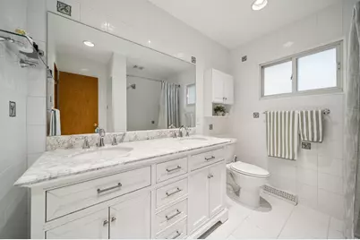 [Address not provided], Wheaton, IL 60187 - Photo 14