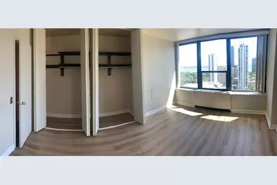1560 N Sandburg Terrace #2104, Chicago, IL 60610 - Photo 4