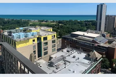 1560 N Sandburg Terrace #2104, Chicago, IL 60610 - Photo 10